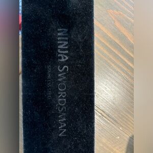 Ninja Swordsman 5.5” duo shears. Cutting and thinning shears.